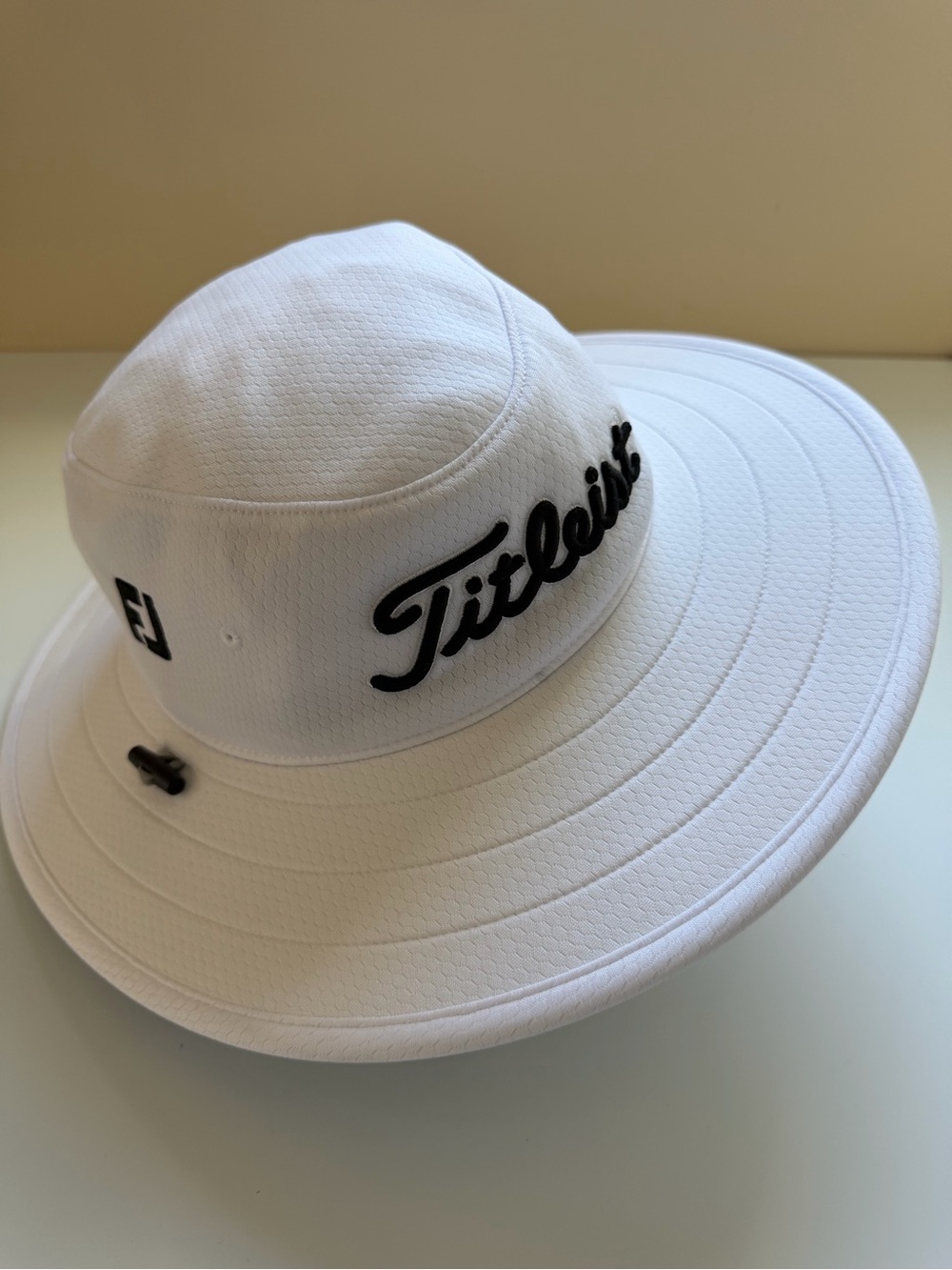 NWT - Titleist Men's Tour Aussie Golf Bucket Hat - White Black - Picture 3 of 13